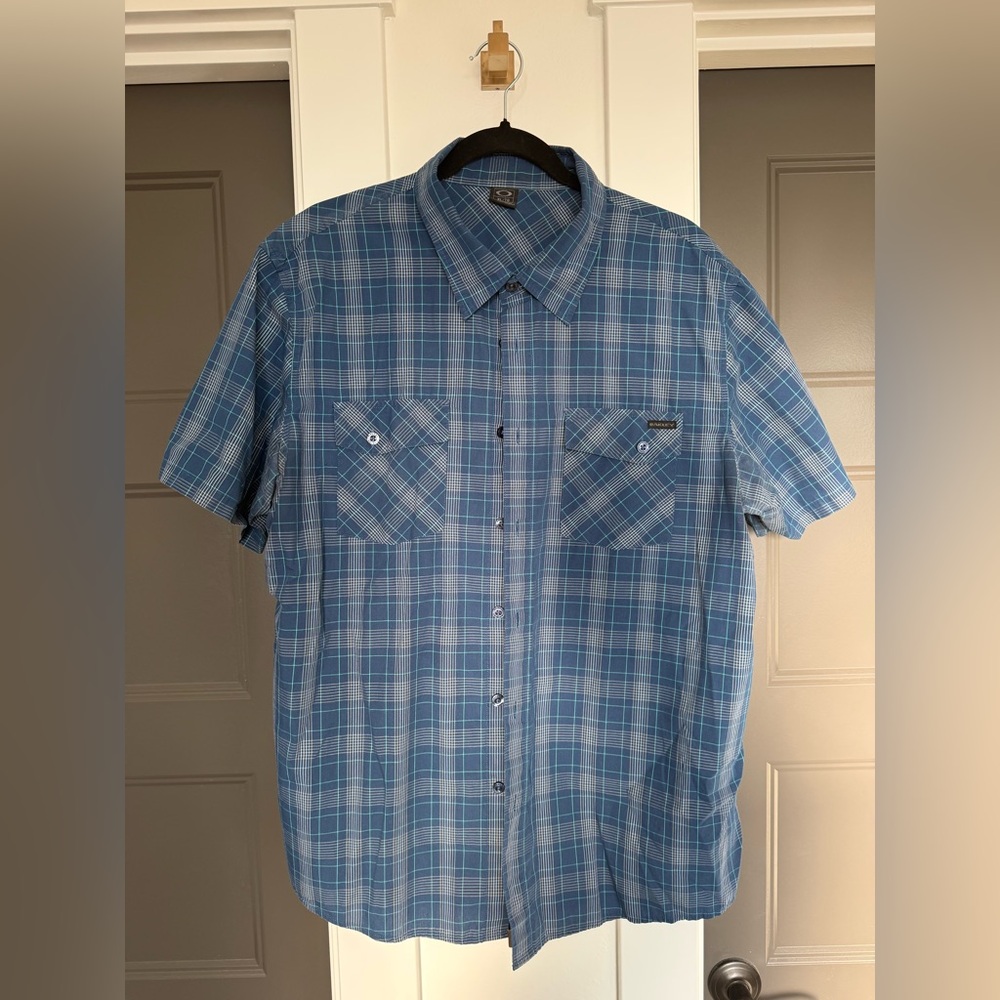 Oakley Blue Plaid Casual Button Up Shirt
